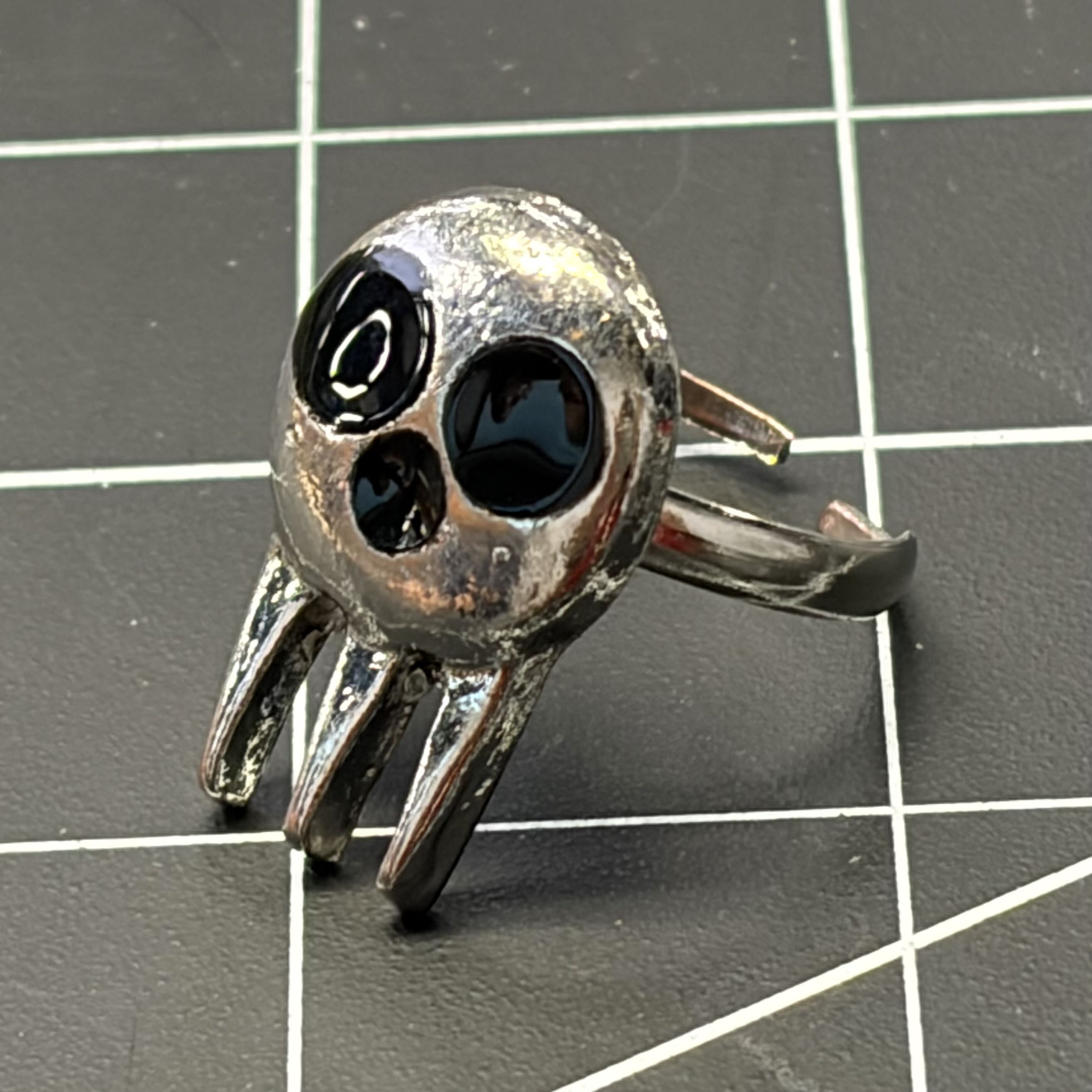A side view of my skull ring.